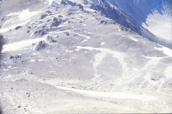 Vue sur le camp inférieur de Nido Del Condor