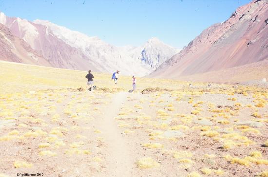 Premières heures de marche dans le Parc National de l' Aconcagua