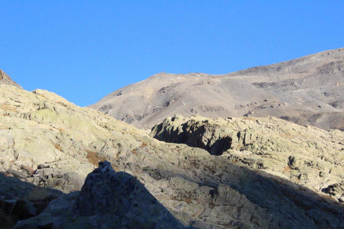 Le mont Buet, 3096 m, au lointain...